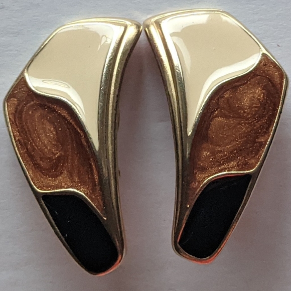 Trifari Jewelry - Vtg Trifari earrings enamel clip-on